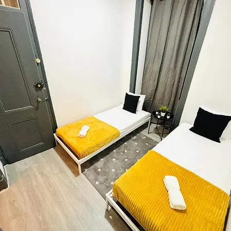 Auberge de jeunesse Bairro Alto, Location Of