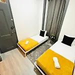 بيت شباب Bairro Alto, Location Of